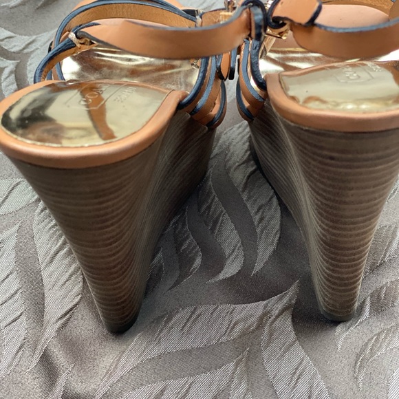 Tan coach wedges size 5.5 - Picture 4 of 5